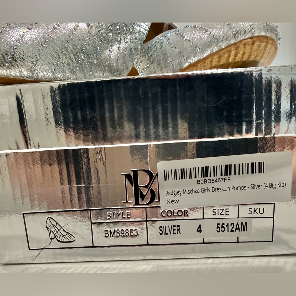 Badgley Mischka Silver Girls Dress Shoes-Size 4 - Picture 2 of 13